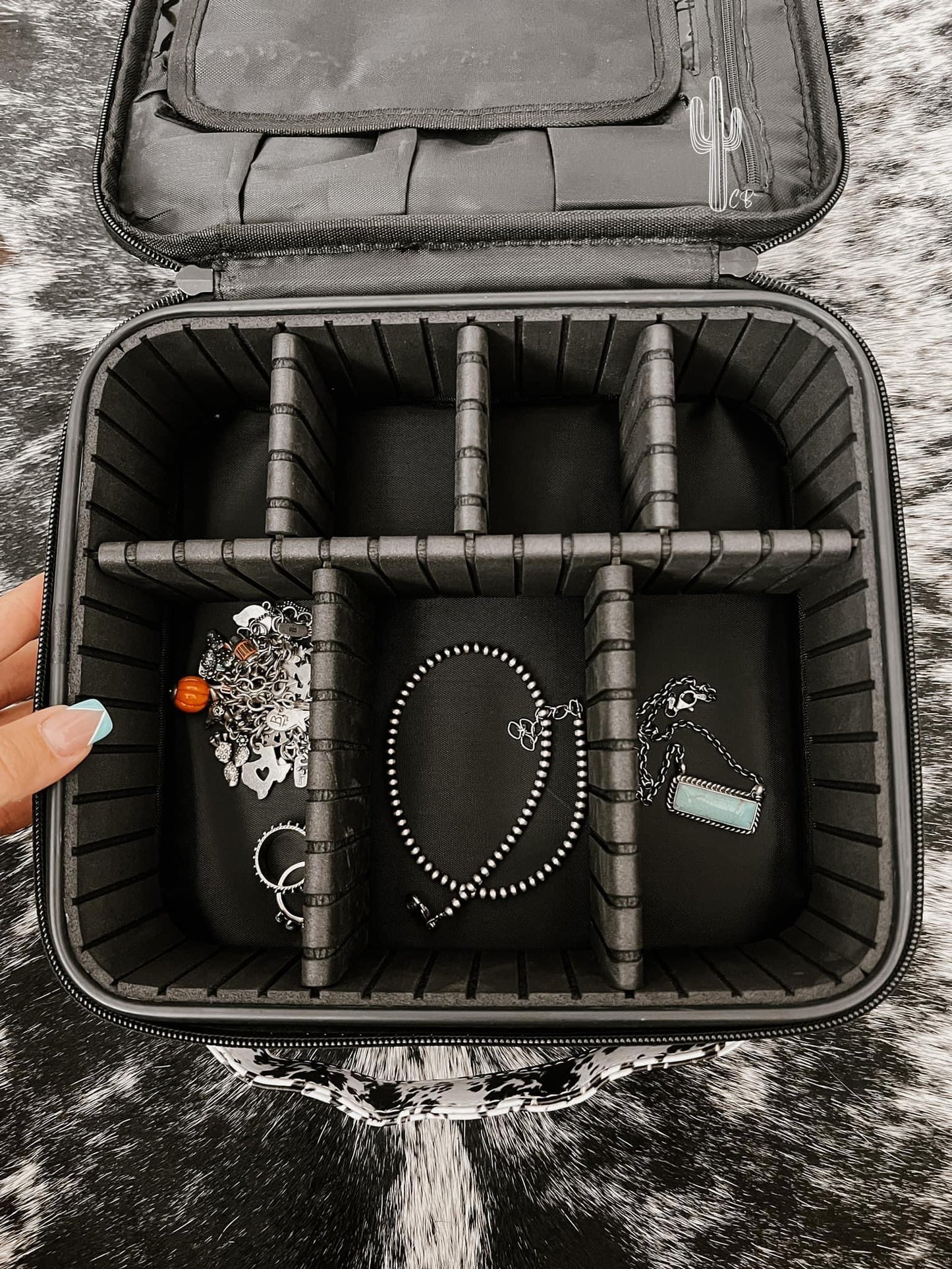 GETTIN’ WESTERN MAKEUP/TRAVEL CASE