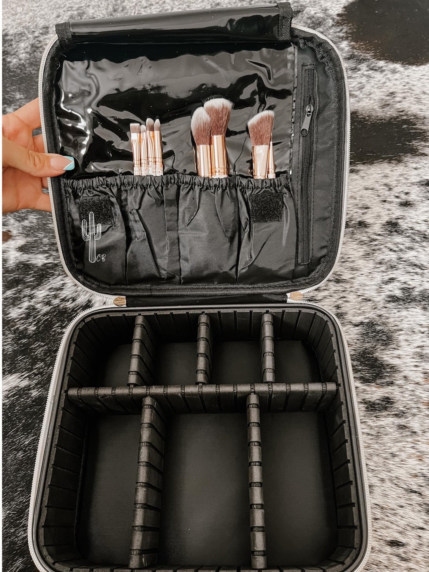 GETTIN’ WESTERN MAKEUP/TRAVEL CASE