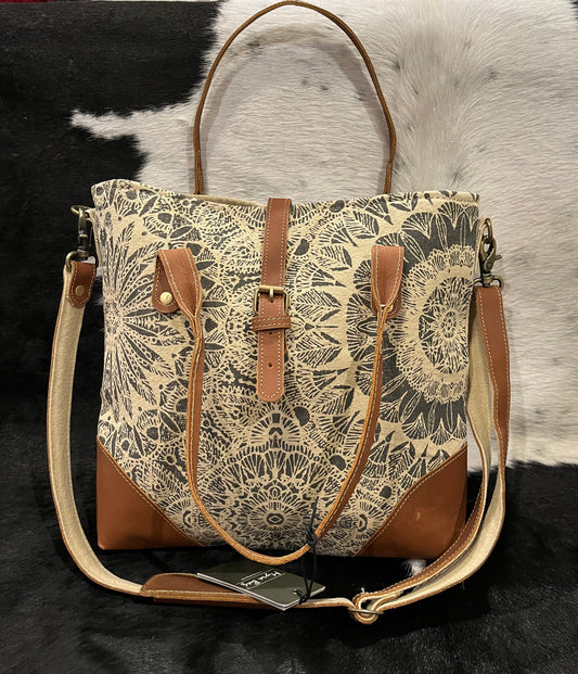 Le Medallion Vintage Cut Shoulder Bag